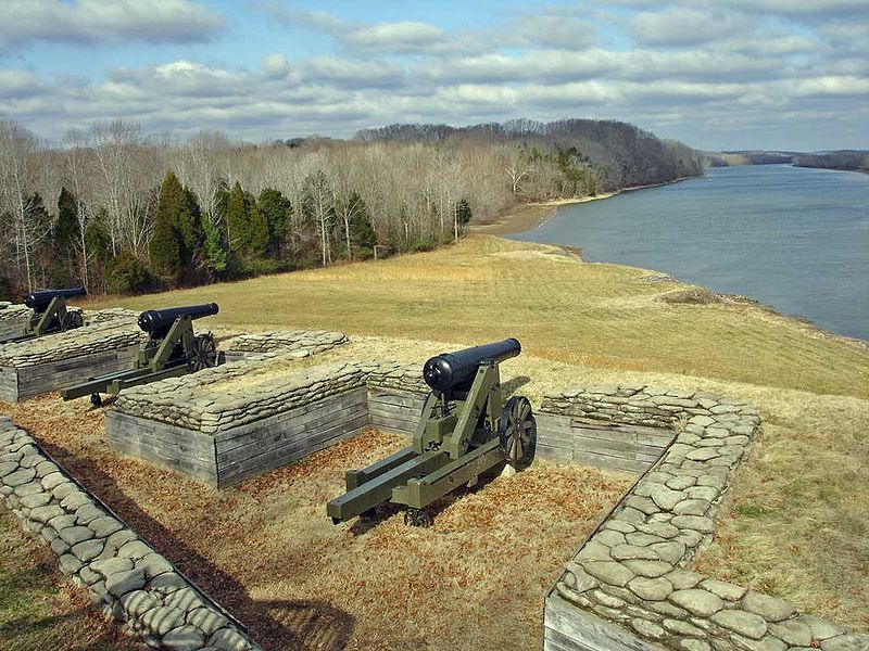 Fort Donelson River Battery Cannon.jpg