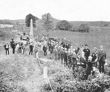 PA and Pickett's veterans at wall, July 1887.jpg