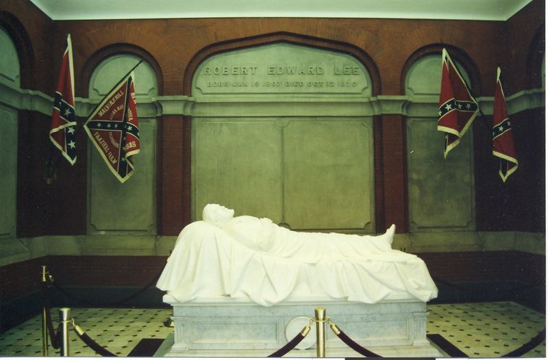 General Robert E. Lee Monument.jpg